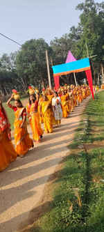 हनुमान मंदिर की वर्षगांठ पर निकली कलश यात्रा