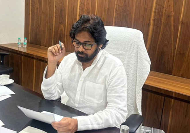 ‘भारतीय फिल्म इंडस्ट्री की अपूरणीय क्षति’, निर्देशक भारतीराजा के निधन पर पवन कल्याण ने जताया शोक