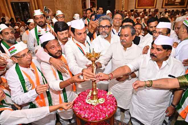 कांग्रेस की रीढ़ के रूप में काम कर रहे हैं बीएलए-2: देवेंद्र यादव