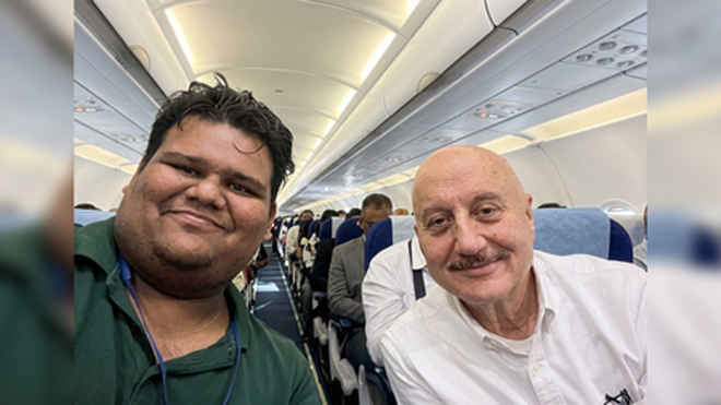 किसी के बारे में राय बनाने से पहले उसके बारे में जानना जरूरी, फ्लाइट में यात्री ने अनुपम खेर को दी सीख