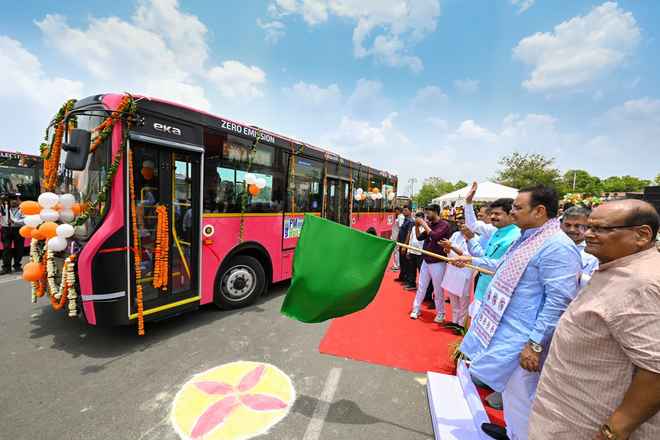 मुख्यमंत्री भजनलाल शर्मा ने जयपुर को 29 और भीलवाड़ा को 18 ई बसों की दी सौगात