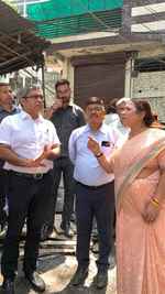 स्थायी समिति की अध्यक्ष निगमायुक्त के साथ अग्नि स्थल का दौरा किया
