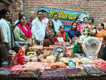 एक विचित्र पहल” समिति ने मीनाक्षी के विवाह में दिया गृहस्थी का सामान व आर्थिक सहयोग