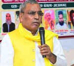 अखिलेश पर राजभर का तंज,बोले- मुंबई में दो विधायकों की चिंता छोड़ो बाबू, पहले सपा में भगदड़ रोक लो