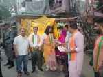 भाजपा नेताओं ने घर-घर जाकर गिनाई केन्द और दिल्ली सरकार की उपलब्धियां