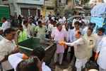 महापौर ने मादीपुर में विशेष स्वच्छता अभियान का नेतृत्व किया
