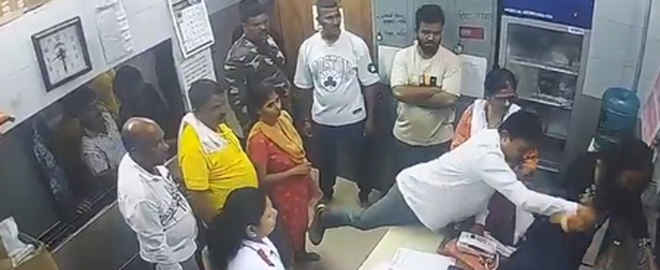 डॉक्टरों से मारपीट की घटना के बाद जांच के घेरे में आए शिवसेना पार्षद रमेश म्हात्रे, श्रीकांत शिंदे ने निंदा की