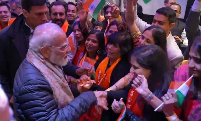 पीएम मोदी के पहुंचते ही देशभक्ति के रंग में रंगा मेलबर्न, ‘मां तुझे सलाम’ और 'वंदे मातरम' की धुनों से भव्‍य स्‍वागत