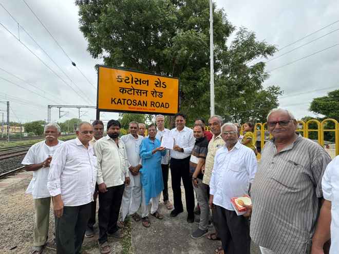 डीआरएम वेद प्रकाश ने कटोसन रोड क्षेत्र के जनप्रतिनिधियों एवं व्यापारिक संगठनों के प्रतिनिधियों से की बैठक