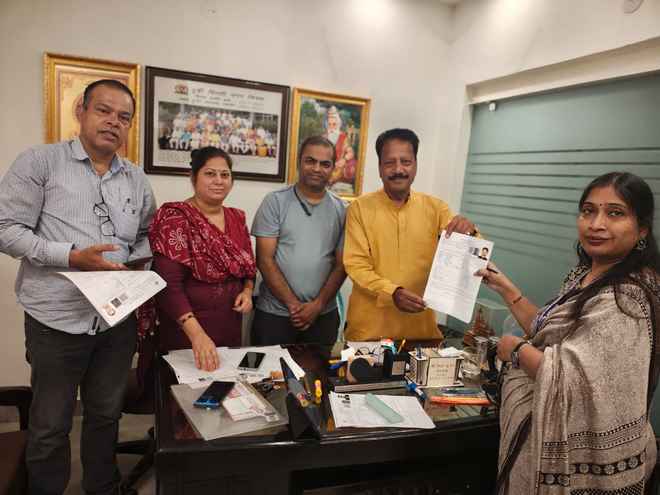 पूर्व मेयर ने एसआईआर में लगे कर्मचारियों के कामो की सरहाना की
