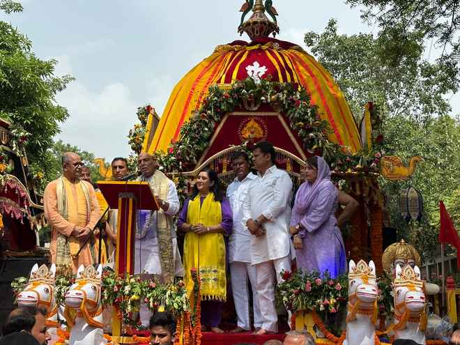 भगवान श्री जगन्नाथ रथयात्रा में शामिल हुए केन्द्रीय मंत्री राजनाथ सिंह