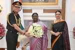 तीनों सेनाओं की सर्वोच्च कमांडर राष्ट्रपति द्रौपदी मुर्मु से मिले थलसेना प्रमुख