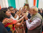 जकार्ता में पीएम मोदी का भव्य स्वागत, सांस्कृतिक प्रस्तुतियों ने जीता दिल