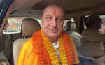 अयोध्या में अनुपम खेर ने राम मंदिर में की पूजा, ‘श्री राम भूमि’ की शूटिंग शुरू करने से पहले लिया आशीर्वाद