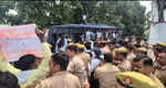 नीट पेपर लीक के विरोध में बिहार बंद उग्र, कई जिलों में पथराव, छपरा में पुलिस वाहन फूंके