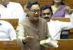 राहुल के संबोधन पर लोकसभा में हंगामा, रिजिजू बोले- 'नेता विपक्ष ने किया असंसदीय भाषा का इस्तेमाल'