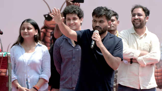 कोर कमेटी को लेकर सीजेपी में बवाल, अभिजीत दिपके के घर के बाहर दो युवाओं ने दिया धरना