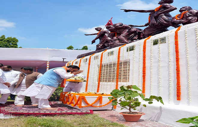 शहीद दिवस पर मुख्यमंत्री सम्राट चौधरी ने अमर शहीदों को दी श्रद्धांजलि