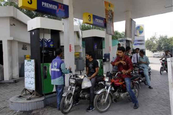 पाकिस्तान: पेट्रोलियम डीलर्स एसोसिएशन सरकार से नाराज, दिया 72 घंटे का अल्टीमेटम