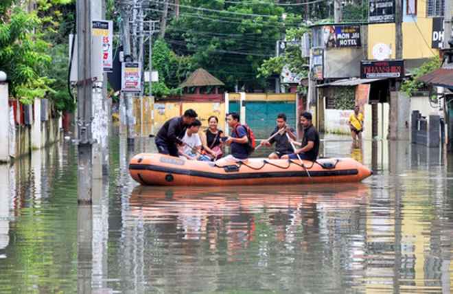 बाढ़ से क्षतिग्रस्त तटबंधों की मरम्मत को 'मिशन मोड' में काम कर रही राज्य सरकार : सीएम हिमंता