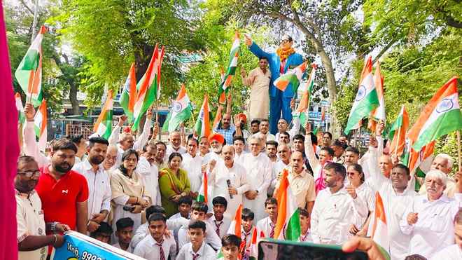 भाजपा ने निकाली तिरंगा यात्रा, भारत माता के जयकारों से गूंजा फतेहाबाद
