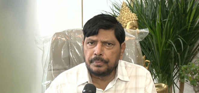 केंद्रीय मंत्री रामदास आठवले ने राहुल गांधी को निशाने पर लिया, बोले- 2029 में जनता कांग्रेस का मजाक उड़ाएगी