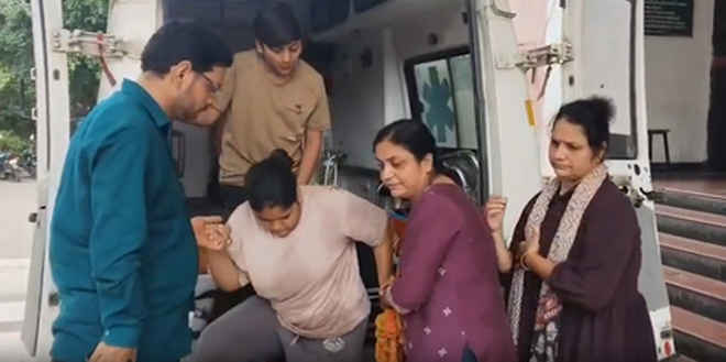 उज्जैन के नागचंद्रेश्वर मंदिर में भारी भीड़ के चलते भगदड़ की स्थिति, कई घायल