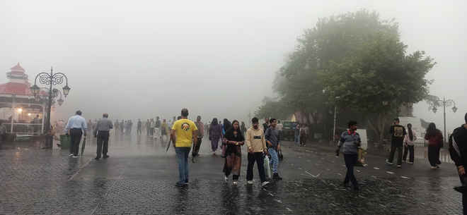 हिमाचल में भारी बारिश से जनजीवन प्रभावित, 149 सड़कें अवरुद्ध