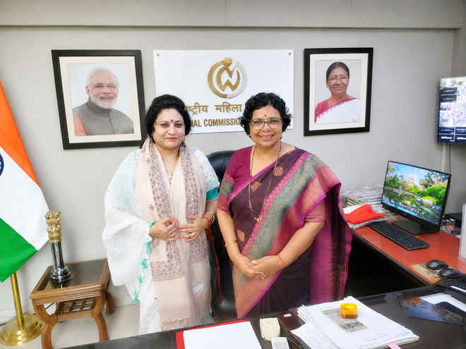 राष्ट्रीय महिला आयोग की अध्यक्ष विजया रहाटकर से राज्य महिला आयोग की अध्यक्ष डॉ. ममता साहू ने की सौजन्य भेंट