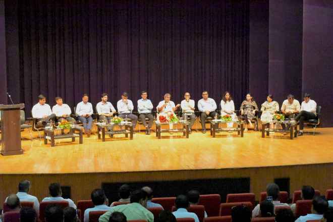 निगमायुक्त ने सैनिटेशन स्टाफ  के साथ ओपन हाउस बैठक की