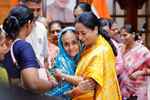 दिल्ली विधानसभा में महिलाओं ने मुख्यमंत्री को बांधी राखी