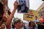 झारखंड के छात्रों के विरोध प्रदर्शन और संसद में व्यवधान के मुद्दे पर मकर द्वार पर एनडीए और विपक्ष आमने-सामने