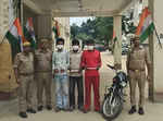 इकोटेक-3 पुलिस की कार्रवाई, अवैध हथियारों के साथ तीन आरोपी गिरफ्तार ग्रेटर