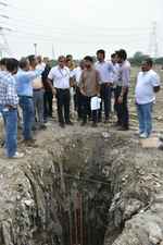 निगमायुक्त ने भलस्वा में बन रहे नए कूड़े के निस्तारण संयंत्रों का निरीक्षण किया