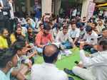 पुणे में 13 दिन से भूख हड़ताल पर आदिवासी छात्र, राहुल गांधी का सीएम फडणवीस को पत्र