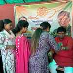कुसुमपुर जेजे क्लस्टर की बहनों ने विधायक गजेंद्र यादव को बांधी राखी