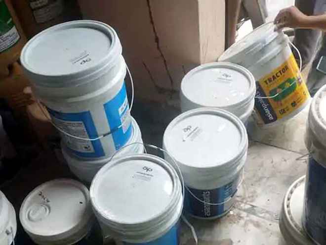 फरीदाबाद : नकली एशियन पेंट कारोबार का भंडाफोड़, 233 बाल्टियां बरामद