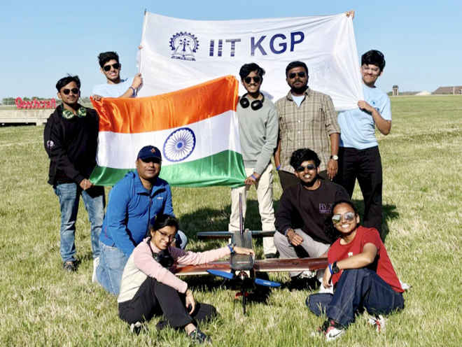 आईआईटी खड़गपुर : पहले ही प्रयास में अमेरिका की एयरोनॉटिक्स प्रतियोगिता में एशिया में पांचवें स्थान पर
