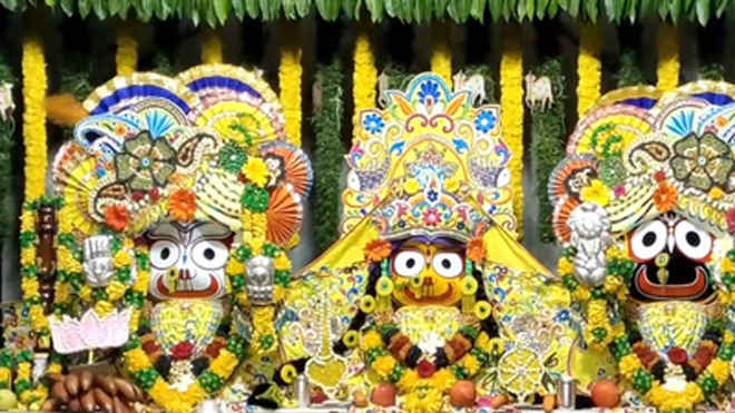 जम्मू-कश्मीर से लेकर आंध्र प्रदेश और तमिलनाडु तक जन्माष्टमी की धूम, मंदिरों में श्रद्धालुओं की भारी भीड़
