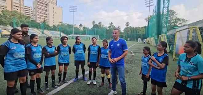 खेल और शिक्षा जीवन बदल सकती है, ब्राजील फुटबॉल लीजेंड काफू ने युवा लड़कियों को दी सलाह