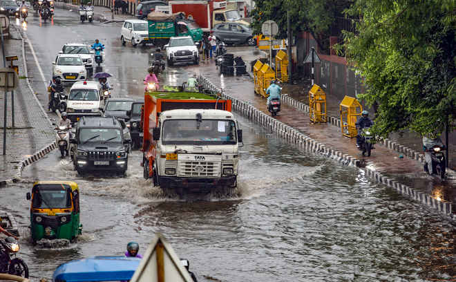 दिल्ली-एनसीआर में बारिश बनी मुसीबत!