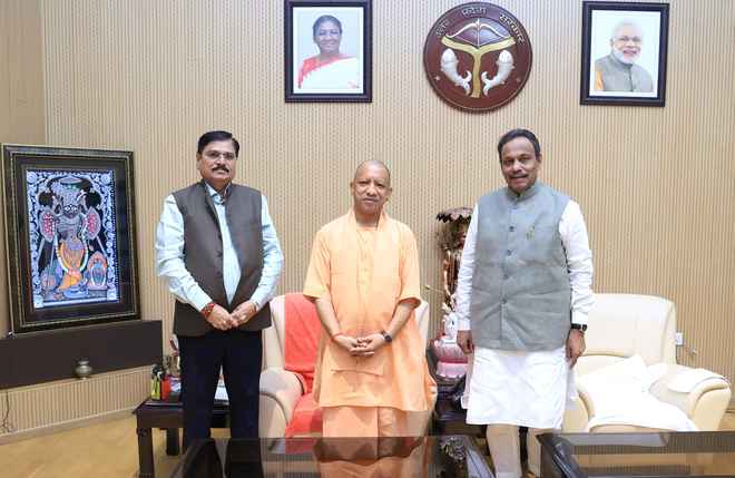 विनोद तावड़े ने संभाली यूपी की चुनावी कमान, सीएम योगी से मुलाकात में 2027 की रणनीति पर मंथन